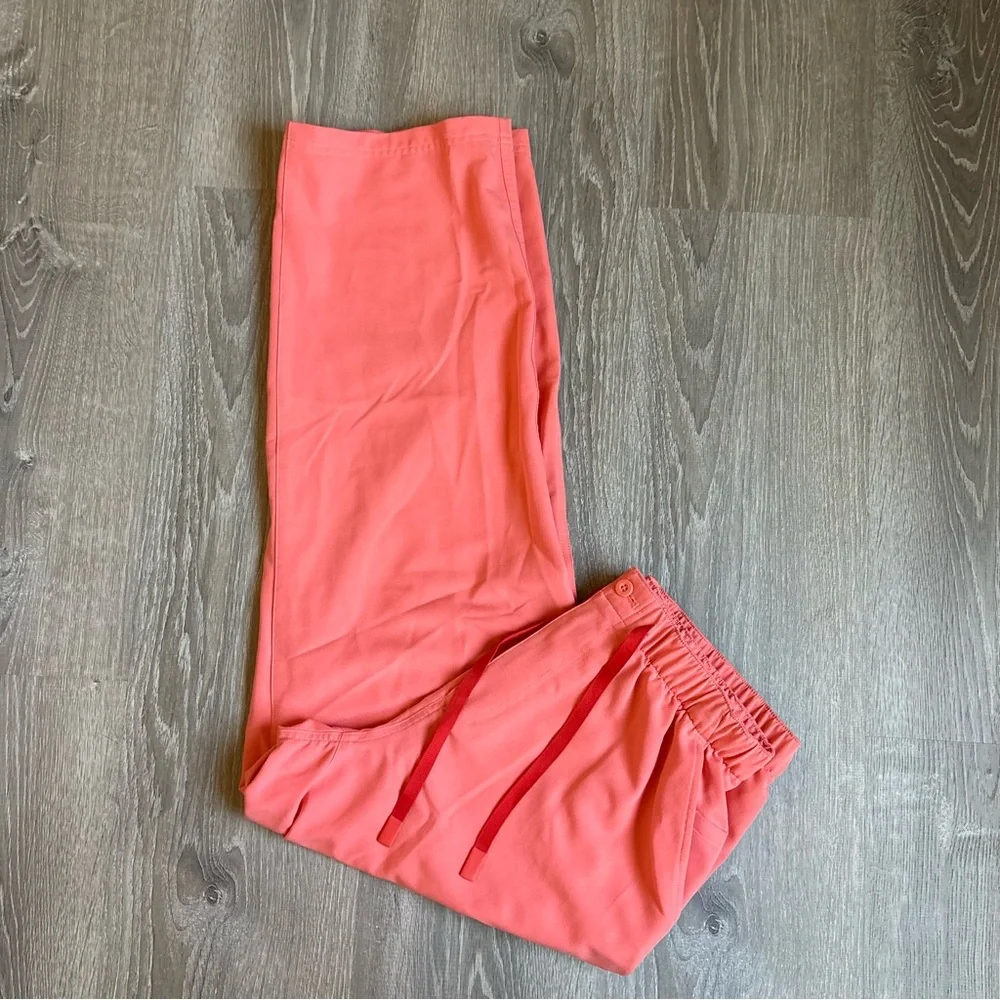 Figs Scrub Pants in Coral Size Large